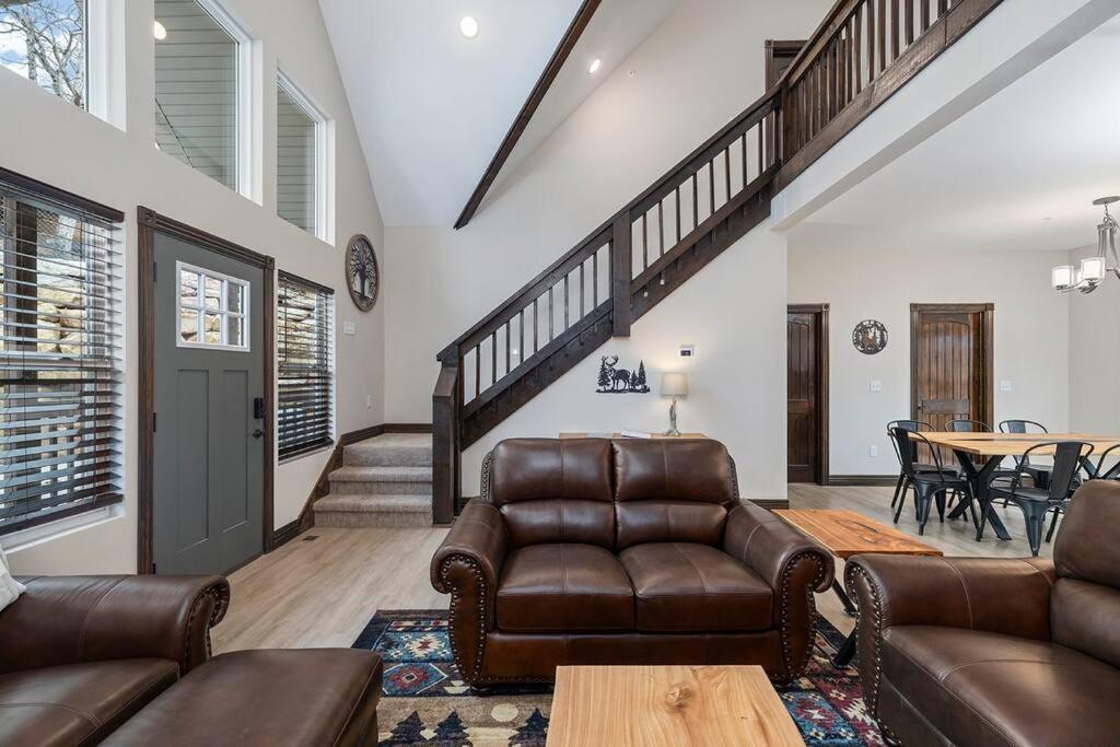 Rock And Timber Lodge Бренсън Екстериор снимка