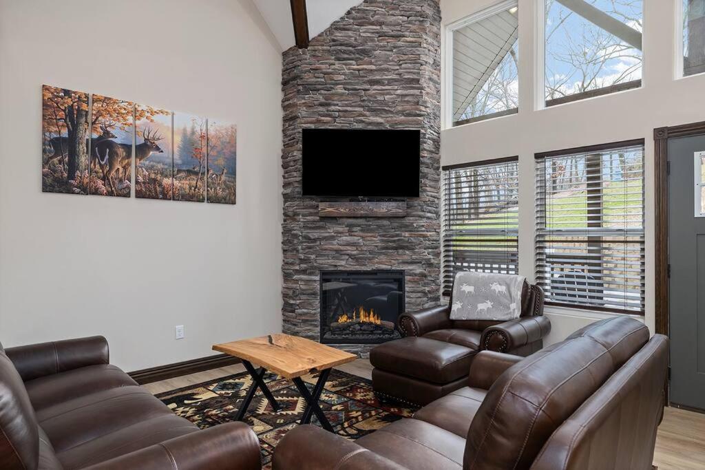 Rock And Timber Lodge Бренсън Екстериор снимка