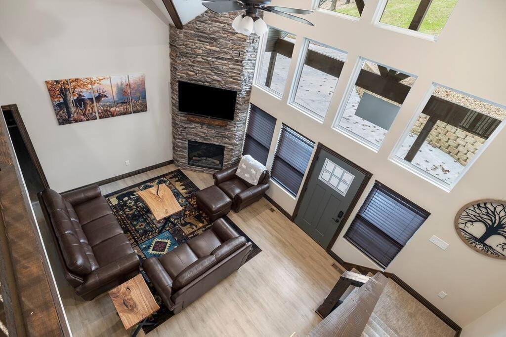 Rock And Timber Lodge Бренсън Екстериор снимка