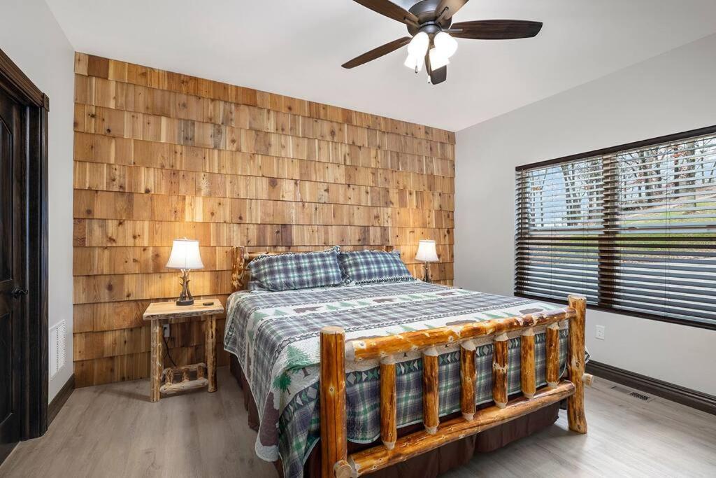 Rock And Timber Lodge Бренсън Екстериор снимка