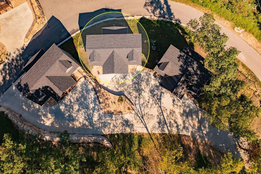 Rock And Timber Lodge Бренсън Екстериор снимка