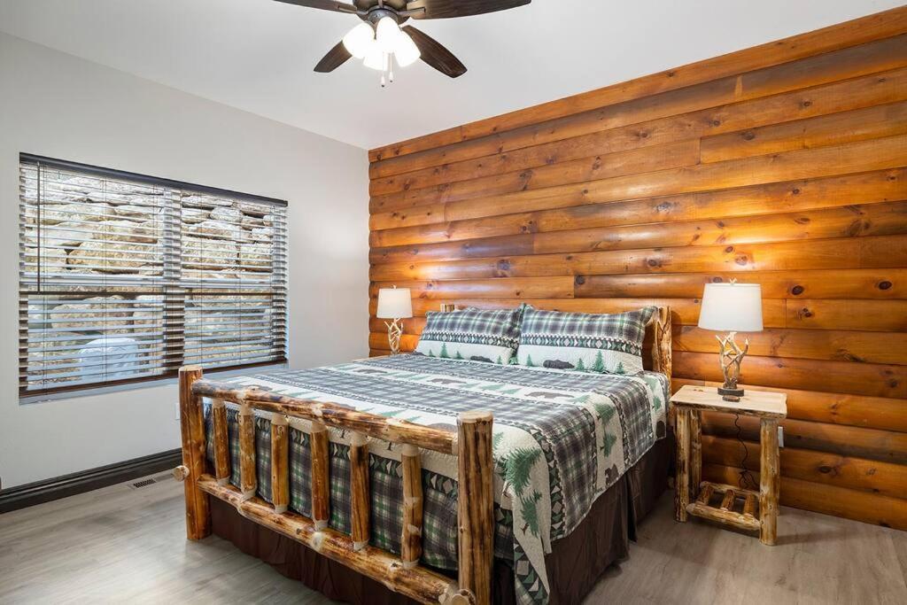 Rock And Timber Lodge Бренсън Екстериор снимка