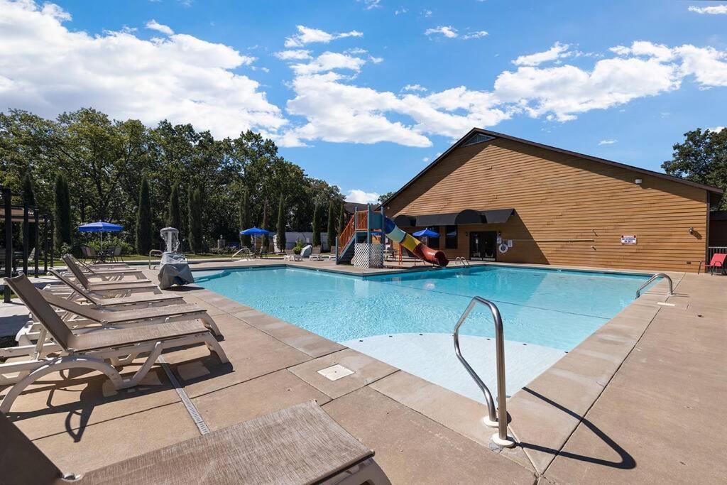 Rock And Timber Lodge Бренсън Екстериор снимка