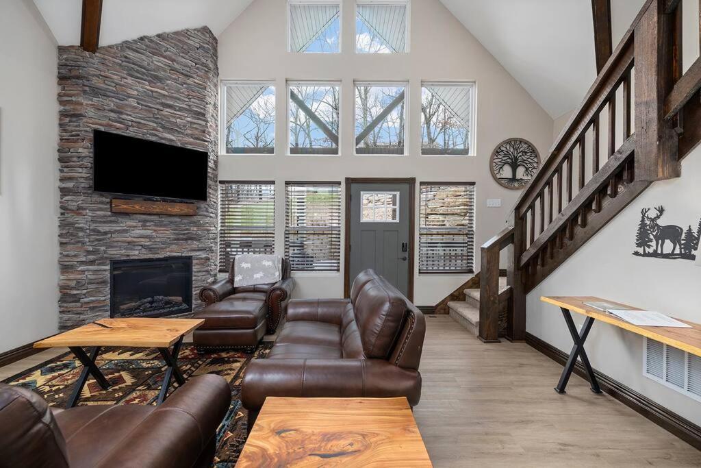 Rock And Timber Lodge Бренсън Екстериор снимка
